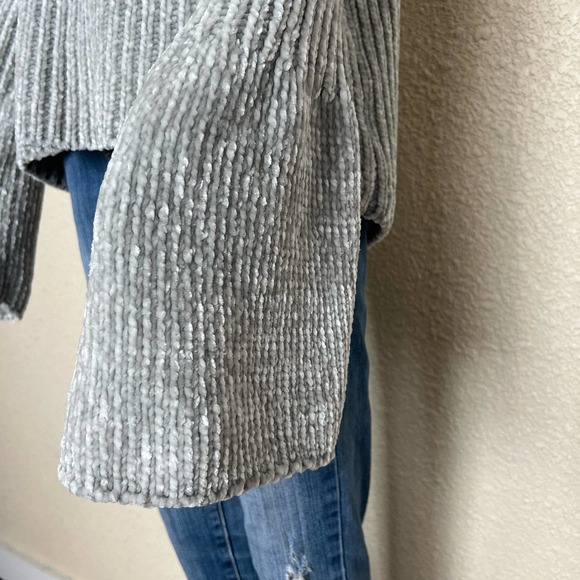 Express Chenille Bell Sleeve Sweater size Medium Mint Green Chunky Knit Soft - Picture 4 of 11